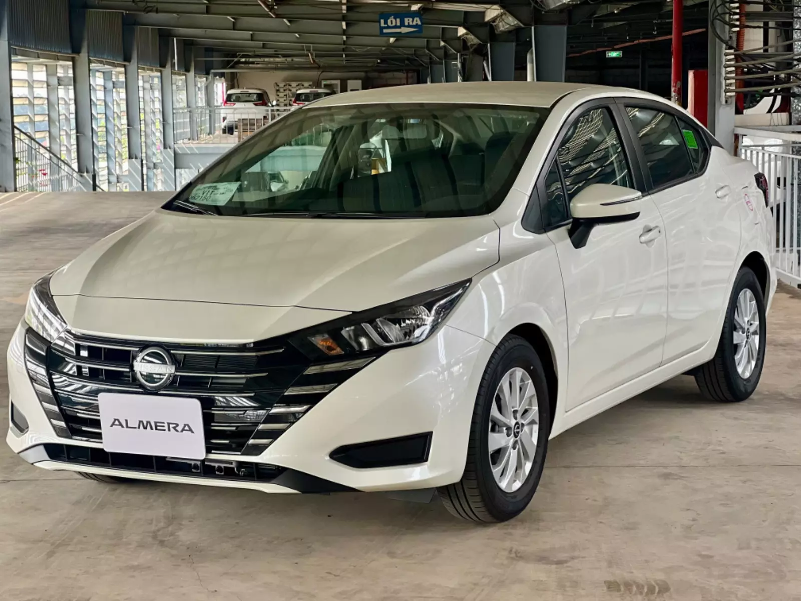 Thị Trường Ô Tô Việt Nam 2025 Sôi Động Sau Tết – Nissan Almera Chạy Đua Giảm Giá