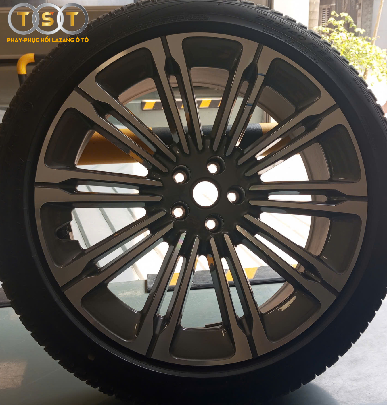 Phay Lazang Land Rover >22 Inch