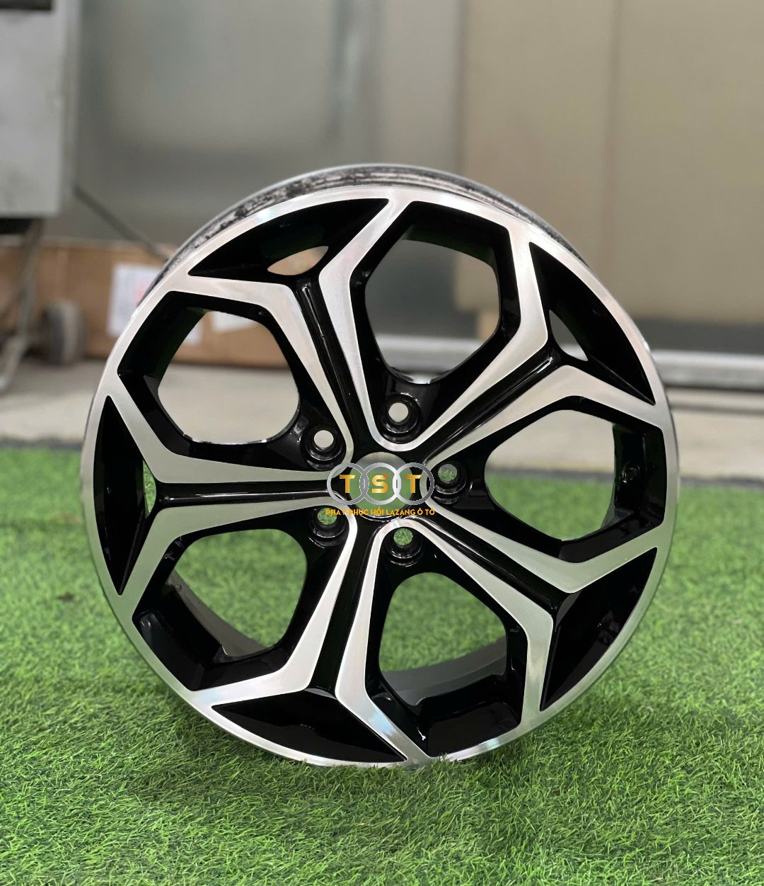 Phay Lazang Focus - 16 Inch