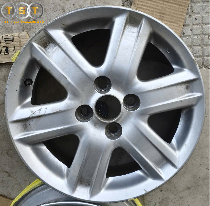 Phay Lazang Toyota IQ - 15 Inch