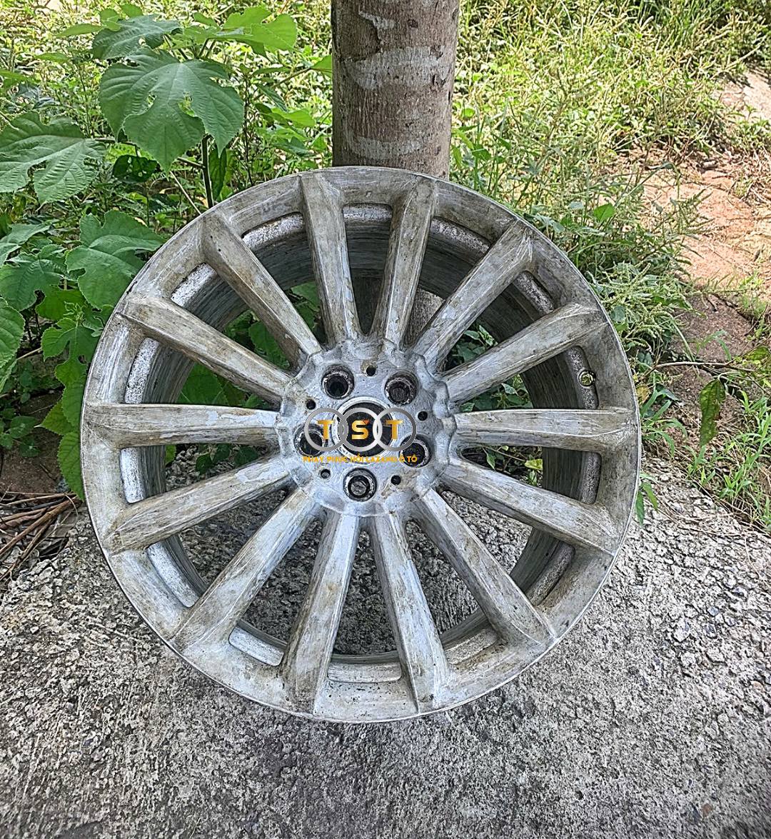 Sơn Lazang BMW - Titan Ánh Thép