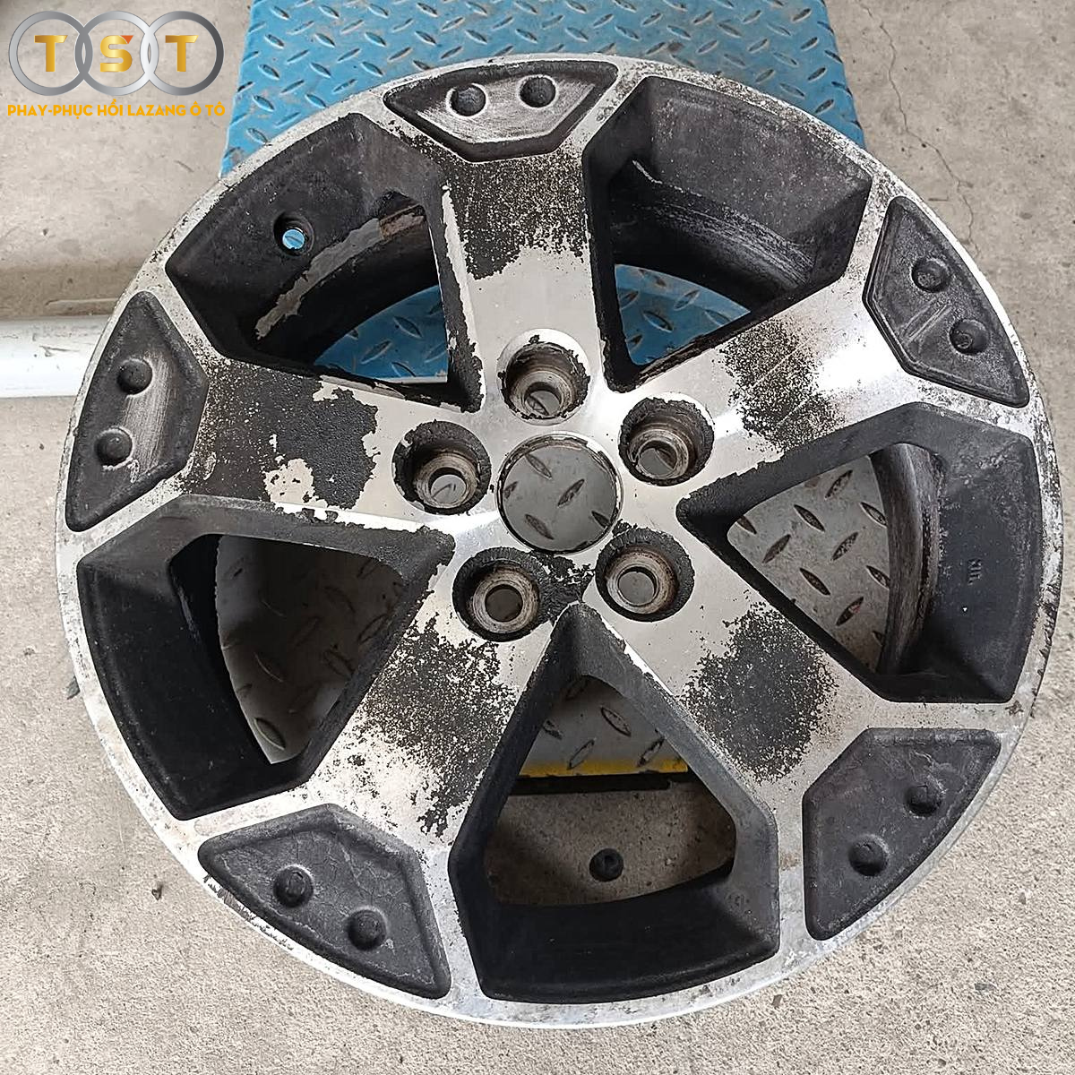 Phay Lazang Mitsubishi Xpander Cross - 17 Inch