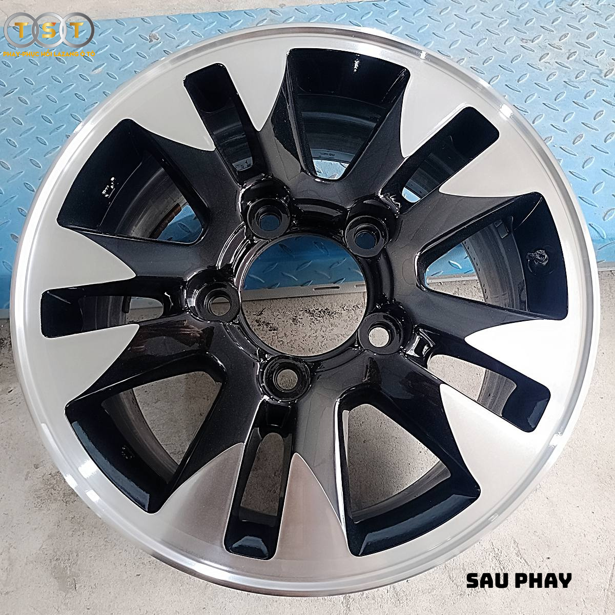 Phay Lazang Land Cruiser - 17 Inch