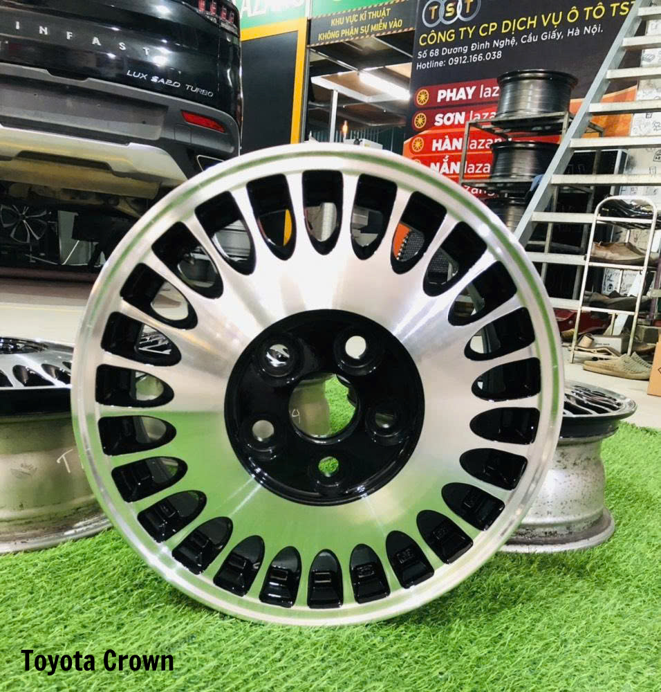 Phay Lazang Toyota Crown