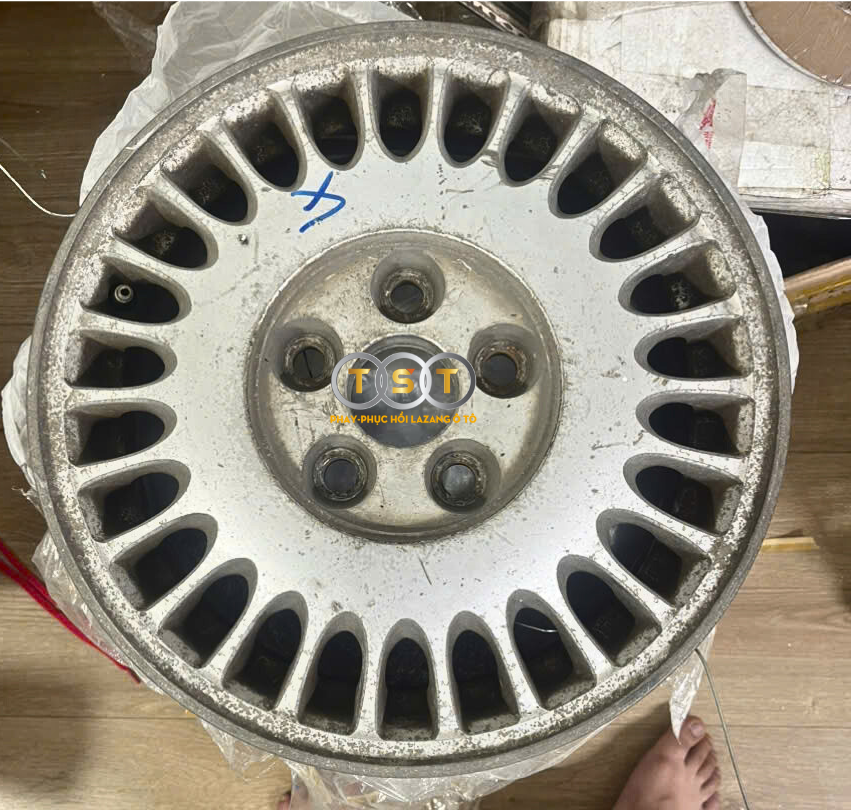 Phay Lazang Toyota Crown - 15 Inch