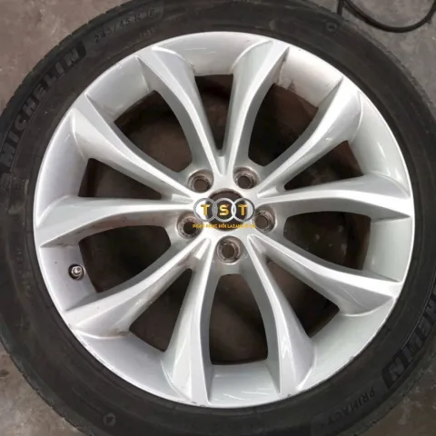 Sơn Lazang Jaguar XF - 18 Inch