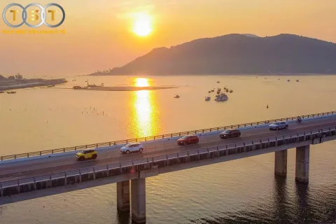 Top 10 Xe Ô Tô Bán Chạy Nửa Đầu 2025: VinFast Dẫn Đầu Bảng