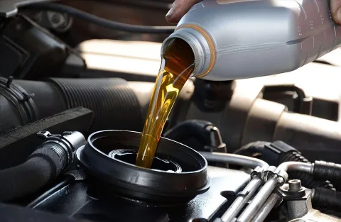 Tổng Hợp 10 Lỗi Phổ Biến Khi Thay Dầu Động Cơ Ô Tô