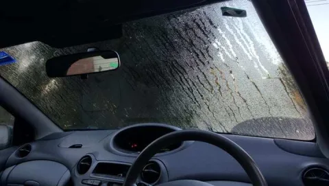 Cách Xử Lý Kính Lái Ô Tô Bị Hấp Hơi Mùa Nồm